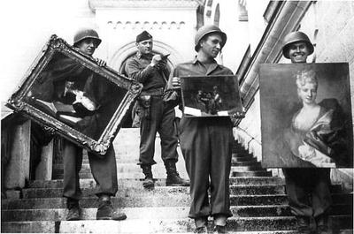 MFAA_Officer_James_Rorimer_supervises_U.S._soldiers_recovering_looted_paintings_from_Neuschwanstein_Castle